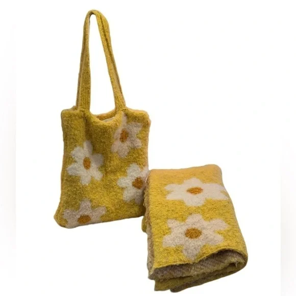 Free People Daisy Print Bag and Scarf Set - Picture 2 of 12